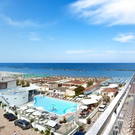 Hotel Saint Tropez Spa & Restaurant Лідо-ді-Савіо Екстер'єр фото