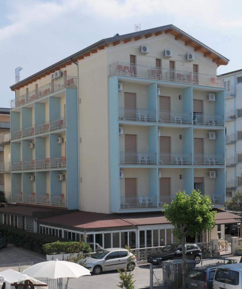 Hotel Saint Tropez Spa & Restaurant Лідо-ді-Савіо Екстер'єр фото