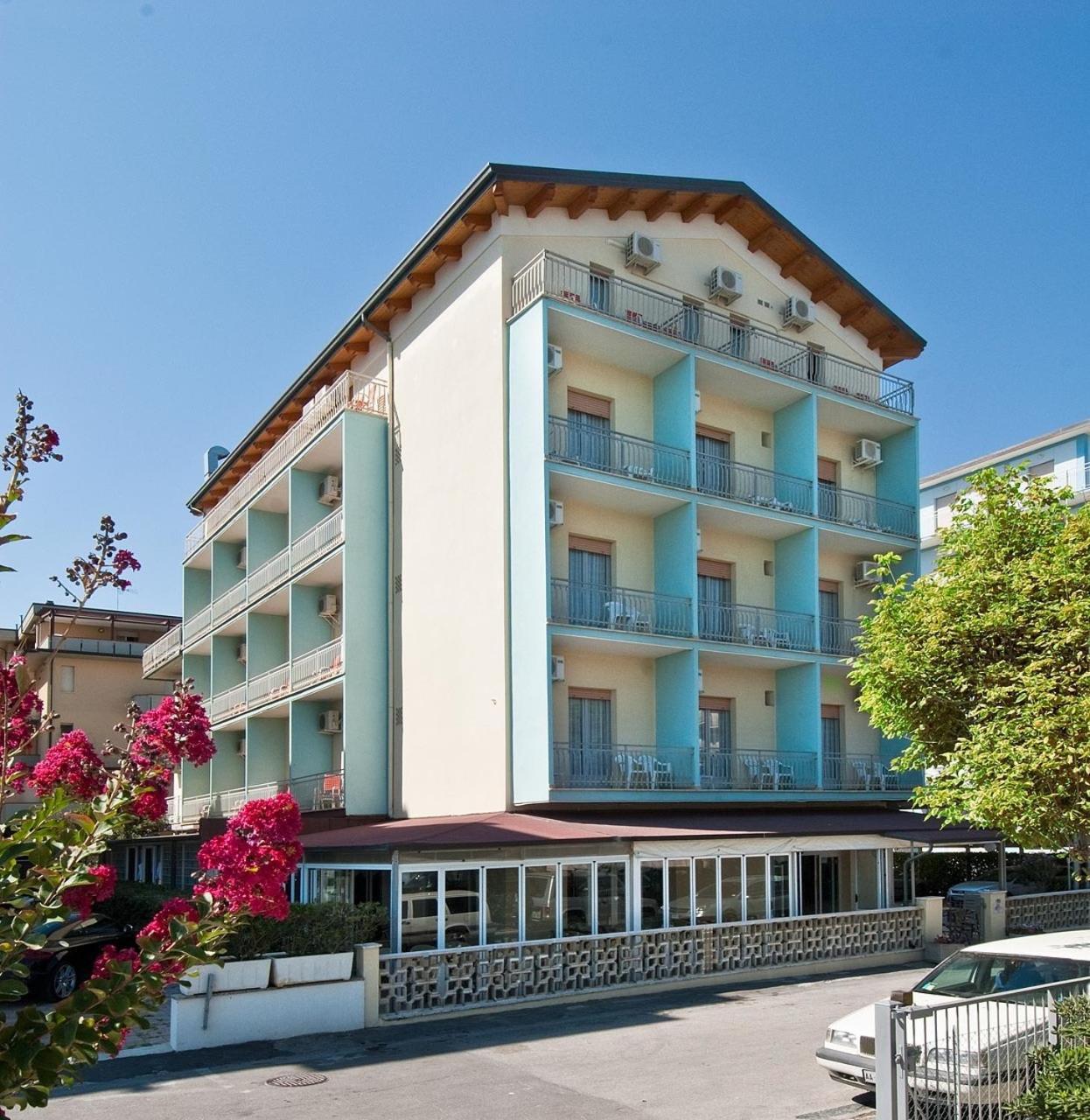 Hotel Saint Tropez Spa & Restaurant Лідо-ді-Савіо Екстер'єр фото