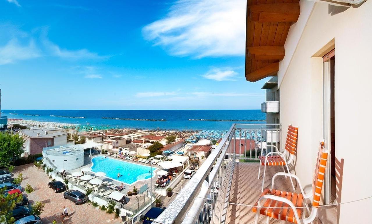 Hotel Saint Tropez Spa & Restaurant Лідо-ді-Савіо Номер фото