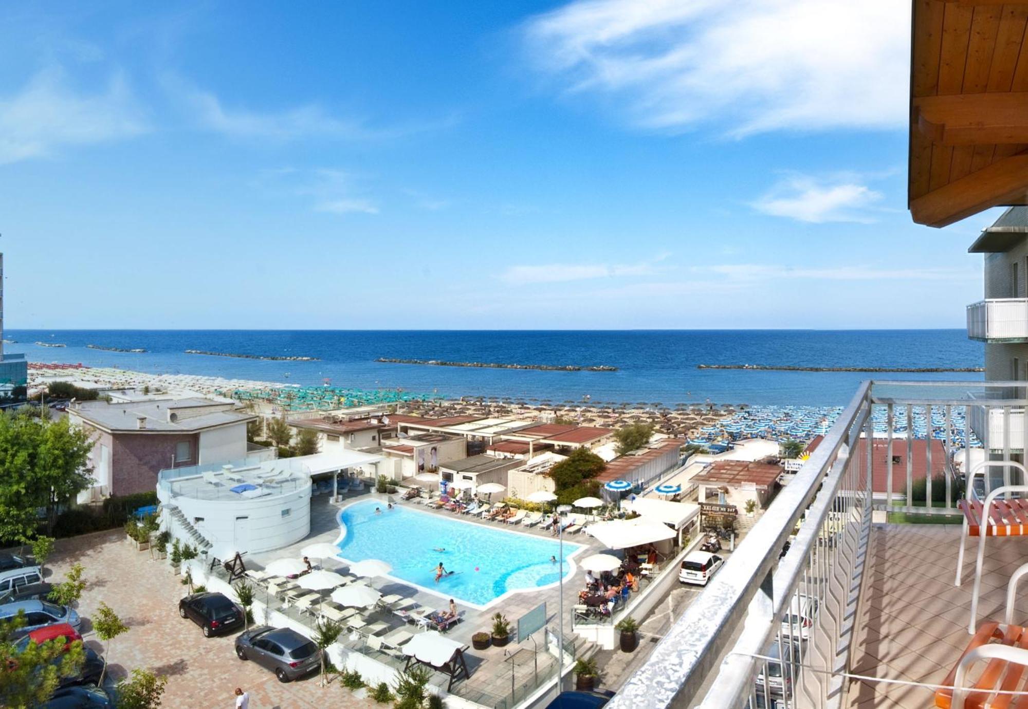 Hotel Saint Tropez Spa & Restaurant Лідо-ді-Савіо Екстер'єр фото